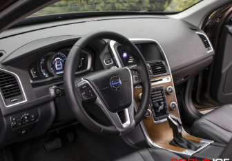 Подержанный автомобиль Volvo XC60 2015 года (21 фото)