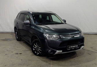 Подержанный автомобиль Mitsubishi Outlander 2014 года (3 фото)