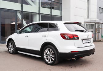 Подержанный автомобиль Mazda CX-9 2012 года (6 фото)