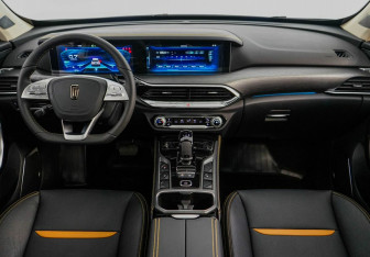 Подержанный автомобиль FAW Bestune T77 2022 года (12 фото)