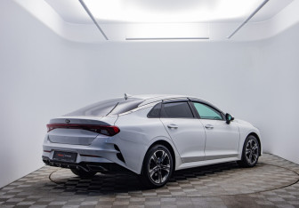 Подержанный автомобиль Kia K5 2021 года (5 фото)