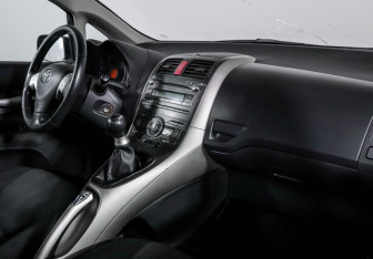 Подержанный автомобиль Toyota Auris Hatchback 2008 года (9 фото)