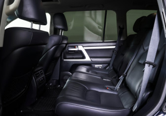 Подержанный автомобиль Toyota Land Cruiser Suv 2019 года (11 фото)