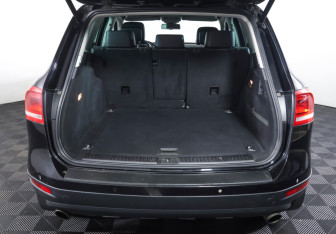 Подержанный автомобиль Volkswagen Touareg 2012 года (9 фото)