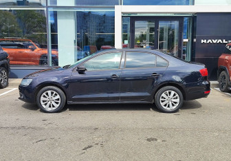Подержанный автомобиль Volkswagen Jetta Sedan 2013 года (8 фото)