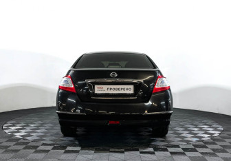 Подержанный автомобиль Nissan Teana 2011 года (6 фото)