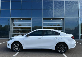 Новый Kia Cerato Sedan 2022 (9 фото)