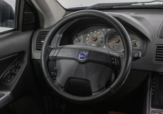 Подержанный автомобиль Volvo XC90 2005 года (15 фото)