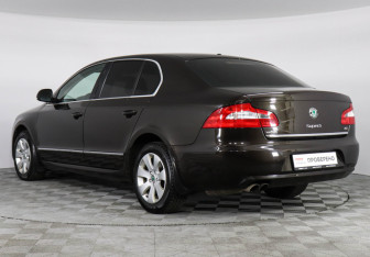 Подержанный автомобиль Skoda Superb Liftback 2012 года (7 фото)