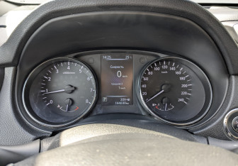 Подержанный автомобиль Nissan X-Trail 2017 года (13 фото)