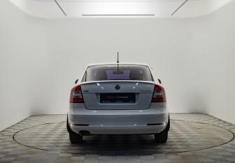Подержанный автомобиль Skoda Octavia Liftback 2012 года (6 фото)