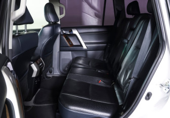 Подержанный автомобиль Toyota Land Cruiser Prado 2011 года (11 фото)