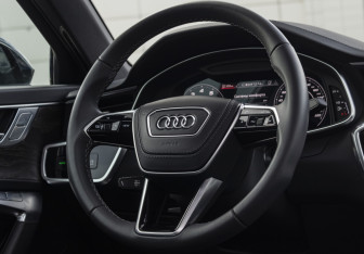 Подержанный автомобиль Audi A6 Sedan 2023 года (13 фото)
