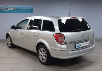 Подержанный автомобиль Opel Astra Wagon 2014 года (7 фото)