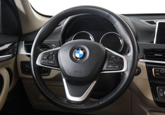 Подержанный автомобиль BMW X1 2020 года (13 фото)