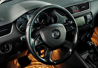 Подержанный автомобиль Skoda Octavia Liftback 2014 года (12 фото)