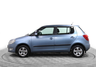 Подержанный автомобиль Skoda Fabia Hatchback 2011 года (8 фото)