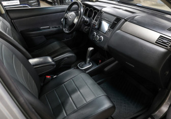 Подержанный автомобиль Nissan Tiida Hatchback 2008 года (11 фото)