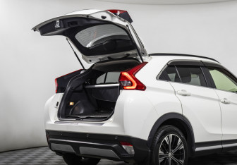 Подержанный автомобиль Mitsubishi Eclipse Cross 2018 года (19 фото)