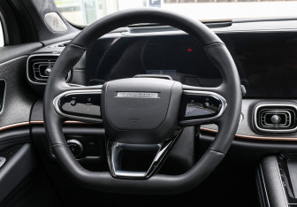 Подержанный автомобиль Jaecoo J8 2024 года (18 фото)