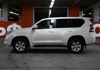Подержанный автомобиль Toyota Land Cruiser Prado 2017 года (8 фото)