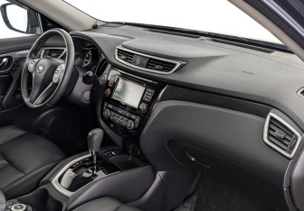 Подержанный автомобиль Nissan X-Trail 2017 года (13 фото)