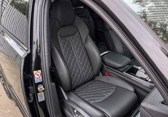 Подержанный автомобиль Audi Q7 2024 года (24 фото)