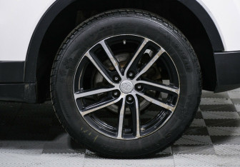 Подержанный автомобиль FAW Besturn X40 2019 года (5 фото)