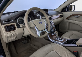 Подержанный автомобиль Volvo XC70 2011 года (15 фото)