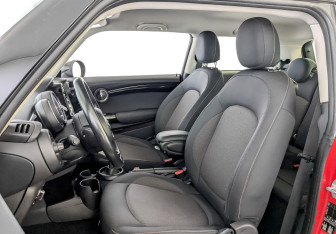 Подержанный автомобиль MINI Hatch 2018 года (20 фото)