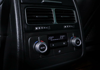 Подержанный автомобиль Volkswagen Touareg 2015 года (16 фото)