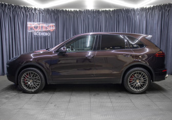 Подержанный автомобиль Porsche Cayenne 2016 года (8 фото)