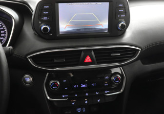 Подержанный автомобиль Hyundai Santa Fe 2019 года (13 фото)