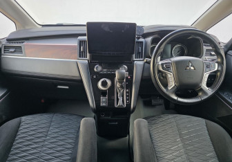 Подержанный автомобиль Mitsubishi Delica D:5 2019 года (12 фото)
