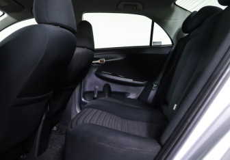Подержанный автомобиль Toyota Corolla Sedan 2008 года (11 фото)