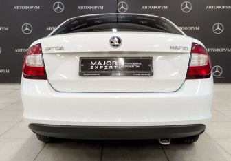 Подержанный автомобиль Skoda Rapid Liftback 2019 года (6 фото)