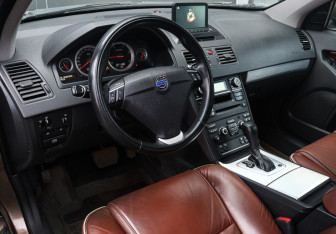 Подержанный автомобиль Volvo XC90 2014 года (14 фото)