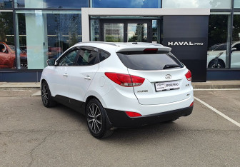 Подержанный автомобиль Hyundai ix35 2010 года (7 фото)