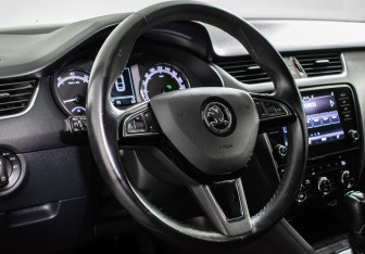 Подержанный автомобиль Skoda Octavia Liftback 2018 года (13 фото)