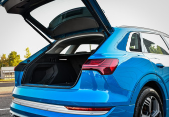 Новый Audi e-tron 2023 (18 фото)