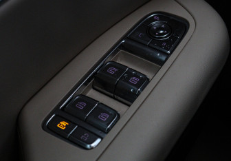 Подержанный автомобиль FAW Bestune M9 2023 года (15 фото)