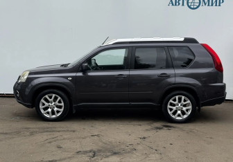 Подержанный автомобиль Nissan X-Trail 2011 года (8 фото)