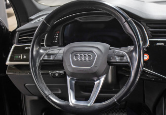 Подержанный автомобиль Audi Q7 2021 года (18 фото)