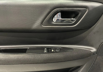 Подержанный автомобиль Citroen C4 Hatchback 2009 года (13 фото)