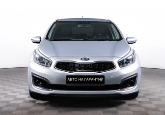 Подержанный автомобиль Kia Ceed Hatchback 2015 года (2 фото)