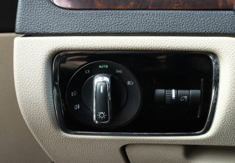 Подержанный автомобиль Skoda Superb Liftback 2013 года (16 фото)