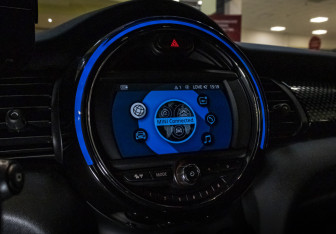 Подержанный автомобиль MINI Hatch 2019 года (21 фото)