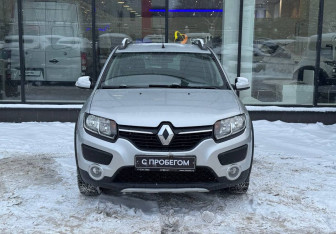 Подержанный автомобиль Renault Sandero 2017 года (2 фото)