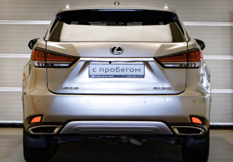 Подержанный автомобиль Lexus RX 2021 года (5 фото)