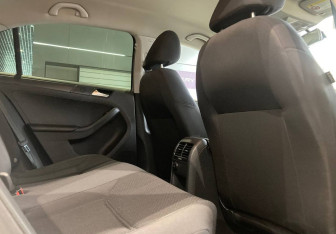 Подержанный автомобиль Volkswagen Jetta Sedan 2014 года (12 фото)